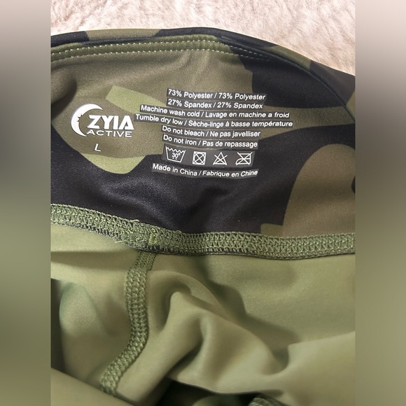 Zyia Green Camo Light n Tight Hustle Pocket Shorts - Picture 8 of 9